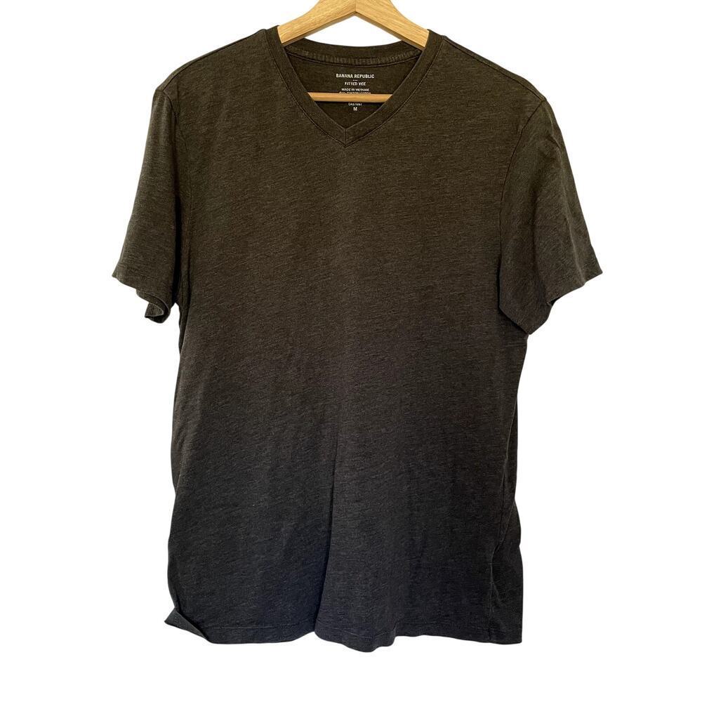 Banana Republic dark gray v-neck fitted‎ vee men's size medium cotton t-shirt
